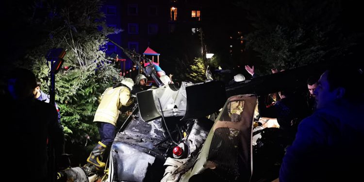 İstanbul Çekmeköy’de site içerisine askeri helikopter düştü, 4 şehit