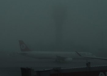 İstanbul’da etkili olan sis hava ulaşımını olumsuz etkiledi