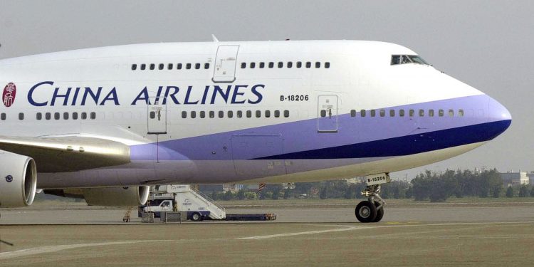 Çinli havayolunun Boeing 747 pilotu uçuş sırasında uyudu