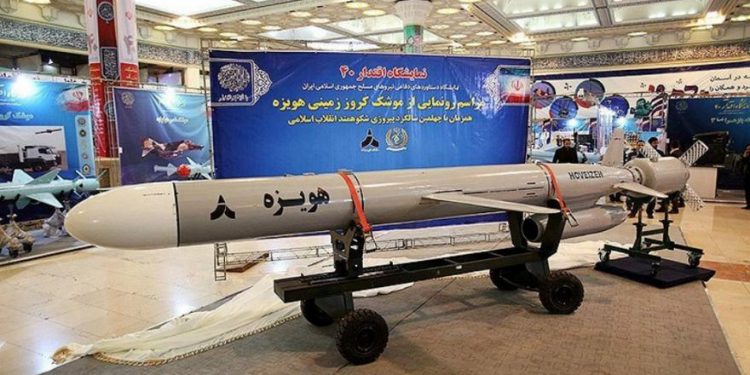 İran bin 300 km menzilli yeni balistik füzesini “başarıyla” test etti