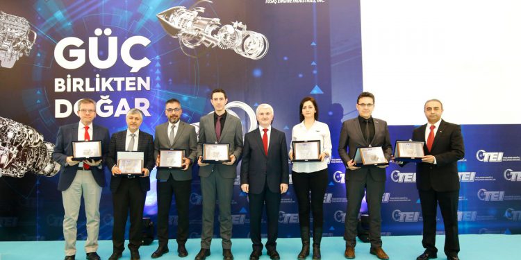 TEI’den önemli projelerde yer alan çalışanlarına plaket