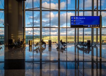 Havalimanında iyi zaman geçirmenin 8 yolu