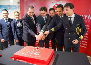 THY’nin Antalya-Londra seferleri başladı