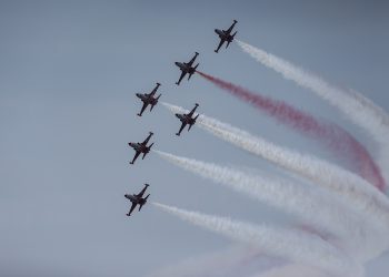 Türk Yıldızları Çanakkale Şehitleri için uçtu!