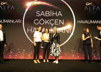 Sabiha Gökçen’e yolculardan ödül