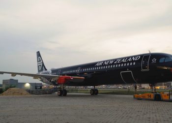 Kadın yolcu uçaktan indirildi