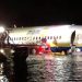 Boeing 737 pistte duramadı nehre girdi
