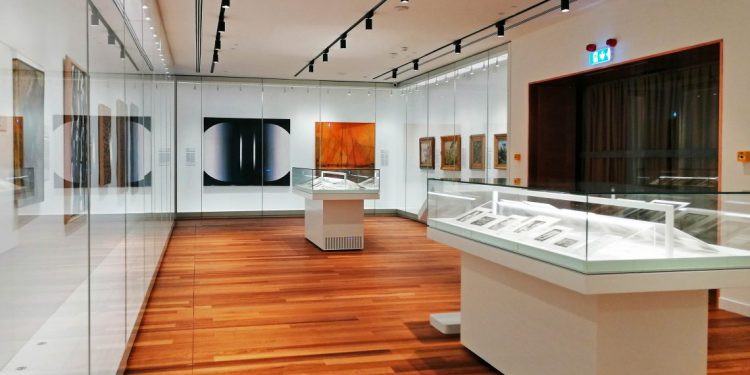 Yolcular modern sanatla buluşuyor