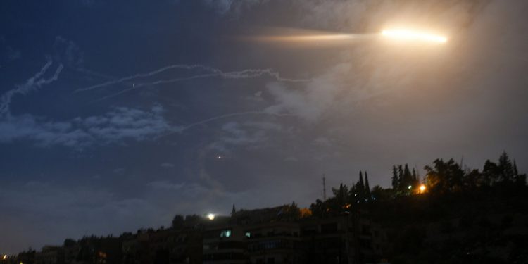 Suriye hava savunması, İsrail’in füze saldırısını püskürttü