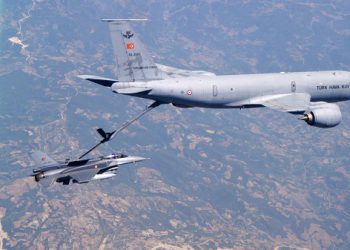 F-16’lar havada nasıl yakıt ikmali yapıyor?