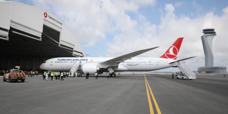 THY’nin yeni uçağı 787 Dreamliner İstanbul’da