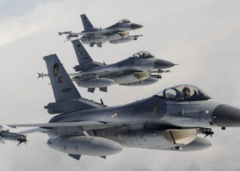 Türk savaş pilotundan inanılmaz hareket