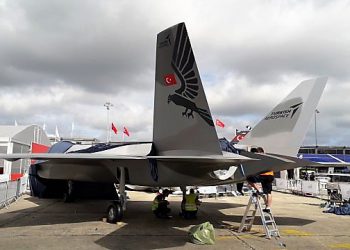 Milli savaş uçağı görücüye çıktı