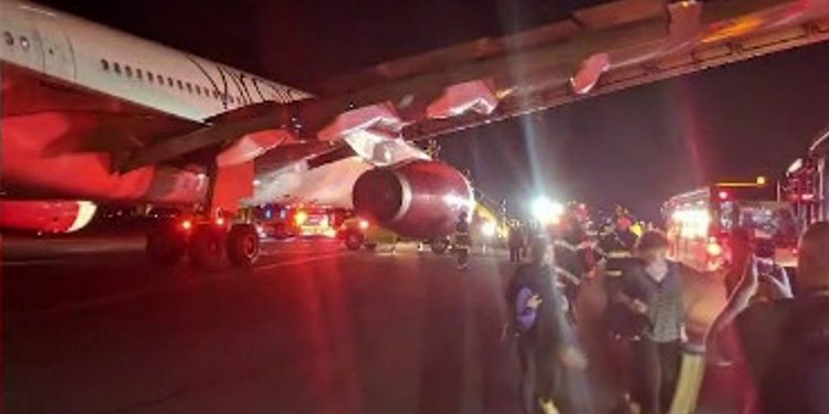 Şarj cihazı yangın çıkardı, uçak geri döndü