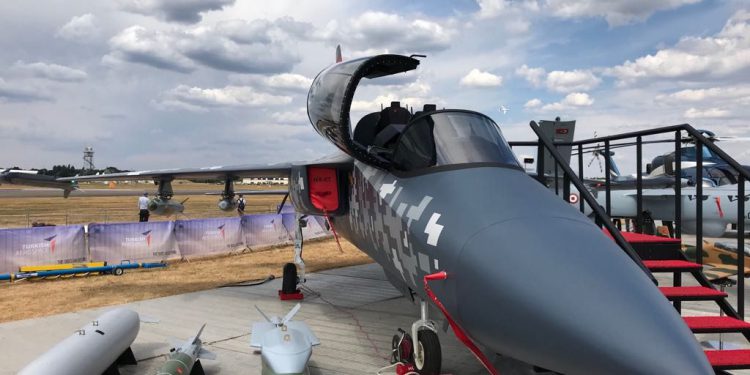 Hürjet’in ön tasarımı gözden geçirildi