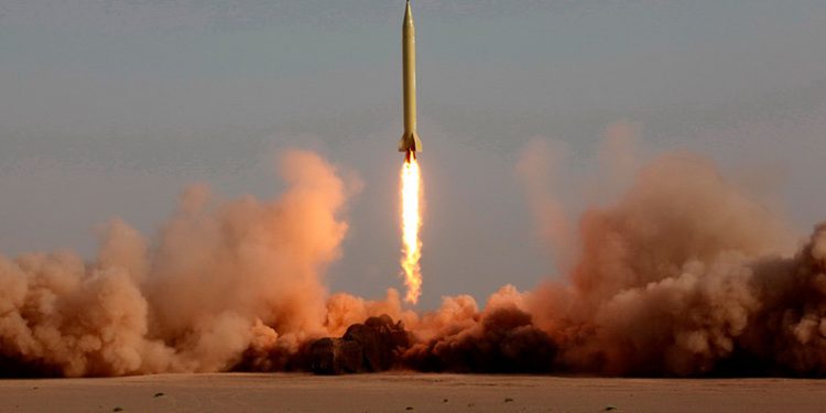 İran balistik füze denemesi yaptığını teyit etti