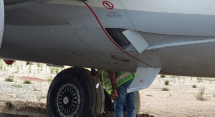 THY uçağı taksi yolundan çıktı