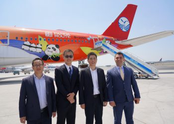 En renkli uçak İstanbul Havalimanı’nda