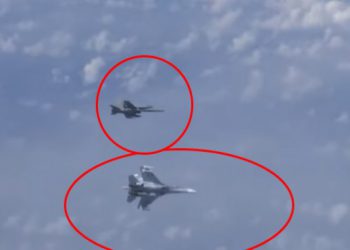 NATO’ya ait F-18’i Su-27’ler böyle uzaklaştırdı
