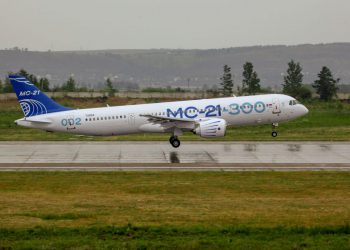 Rusya’nın yeni uçağı MC-21 fuara böyle hazırlandı!