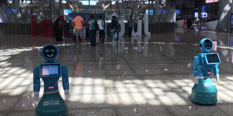 İstanbul Havalimanı’nda robotlar iş başında