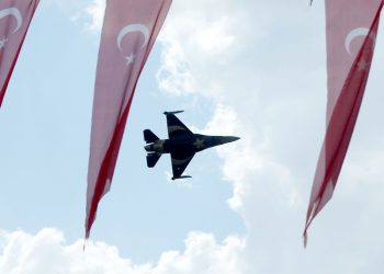 SOLOTÜRK ve Türk Yıldızları’ndan ‘Zafer Uçuşu’