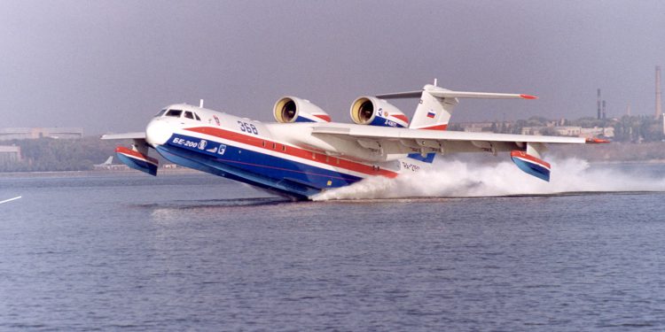 Bakan Pakdemirli Rus yangın uçağını test etti