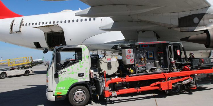 Uçaklara yakıt ikmali daha hızlı yapılacak