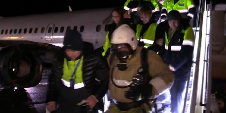 Yolcu uçağı sert iniş yaptı, 49 yolcu yaralandı