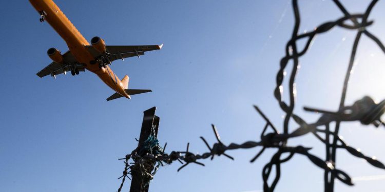 Drone’lar ile uçakları engellemek istediler