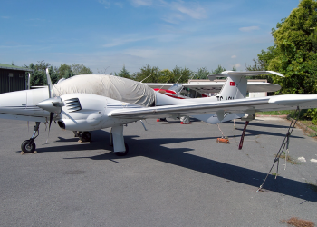 Çift motorlu uçak icradan yarı fiyatına satılacak