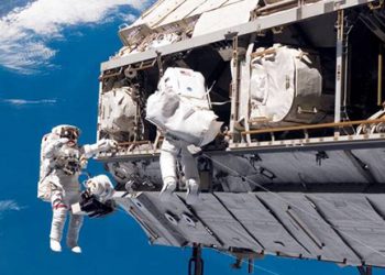 İki kadın astronot tarihi uzay yürüyüşünü gerçekleştirdi