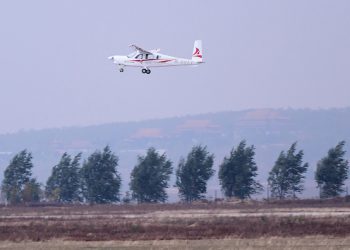 Çin’in elektrik uçağı RX4E gökyüzü ile buluştu
