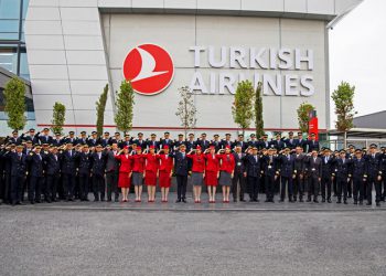 THY uçuş ekibinden Mehmetçik’e “asker selamı”