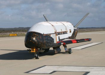 Rekortmen insansız uzay aracı Dünya’ya döndü