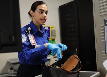 Havalimanı güvenliğinden hızlı geçmenin 6 yolu