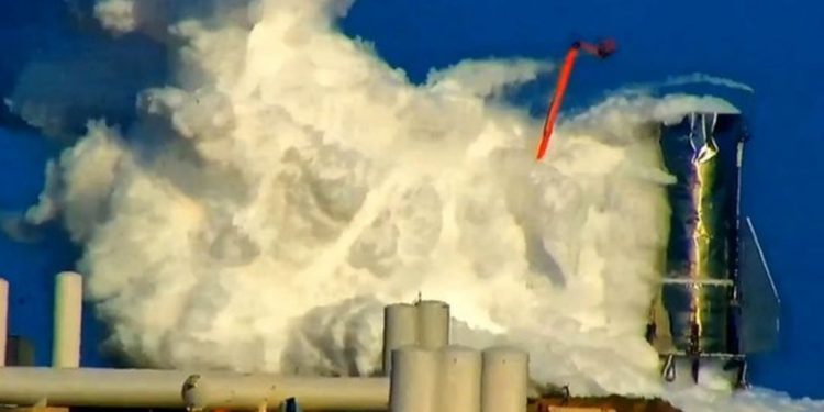 SpaceX’in roketi Starship testte patladı