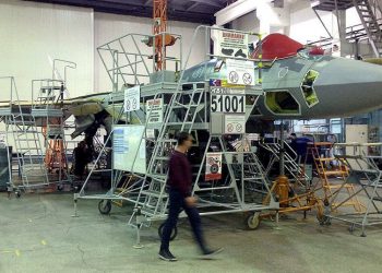 Rus savaş uçağı Su-57 seri üretime girdi