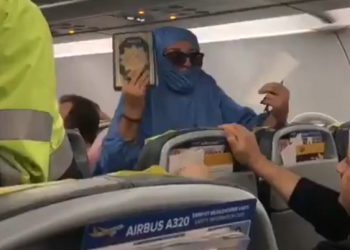 Pegasus uçağında bomba paniği