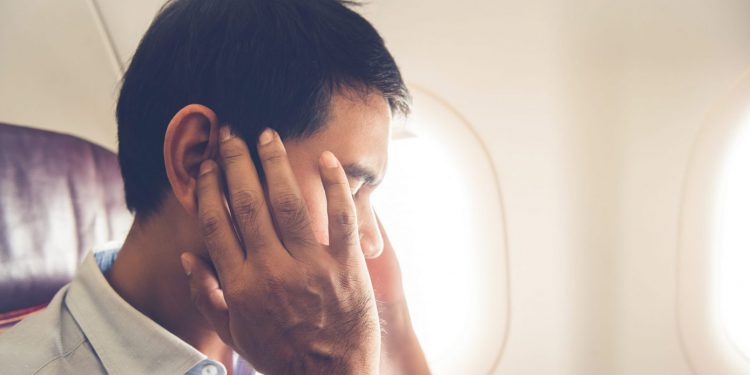 Uçakta kulağı tıkananlar ne yapmalı?
