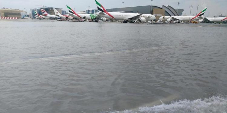 Dubai Havalimanı’nı su bastı