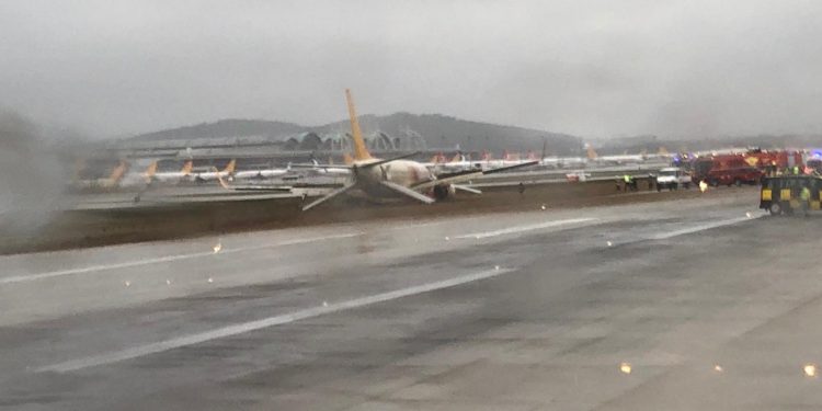 Pegasus uçağı pistten çıktı