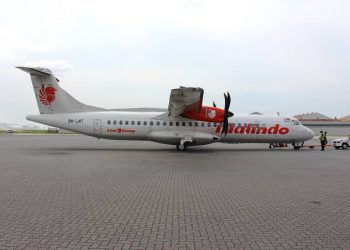 Kalkışa hazırlanan uçağın motoru yandı