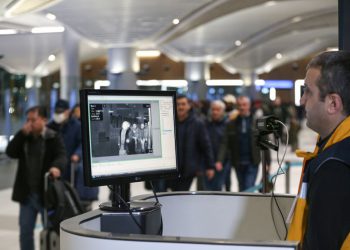 Çin’den gelen yolcular termal kameralarla kontrol ediliyor