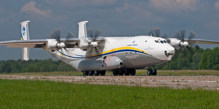 AN-22 ilk uçuşunu 55 yıl önce bugün gerçekleştirdi