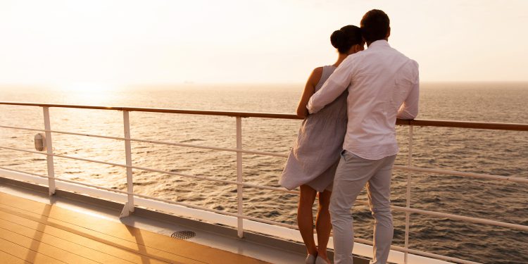 Gemi ile sıra dışı bir balayına ne dersiniz?