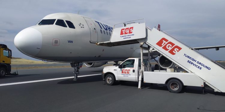 THY uçağının ön dikmesi çıktı, uçak pistin ortasında kaldı