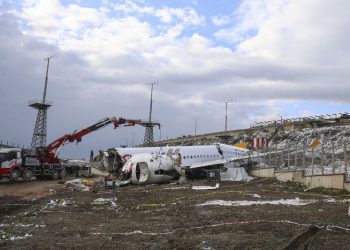 Pegasus uçağının enkaz kaldırma çalışmaları sürüyor