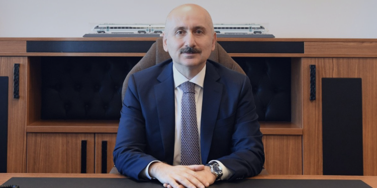 Ulaştırma Bakanı Turhan görevden alındı!