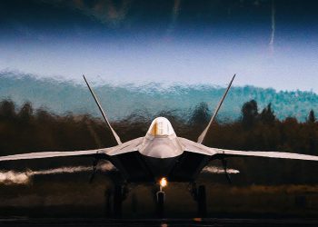 Dünyanın en pahalı savaş uçağı F-22 Raptor